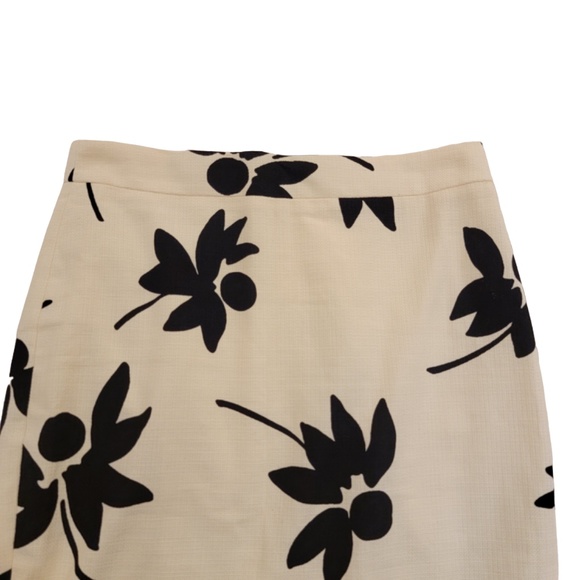 J Crew Pencil Skirt Size 00P Petite White Black Floral Print Textured Cotton - Picture 3 of 7